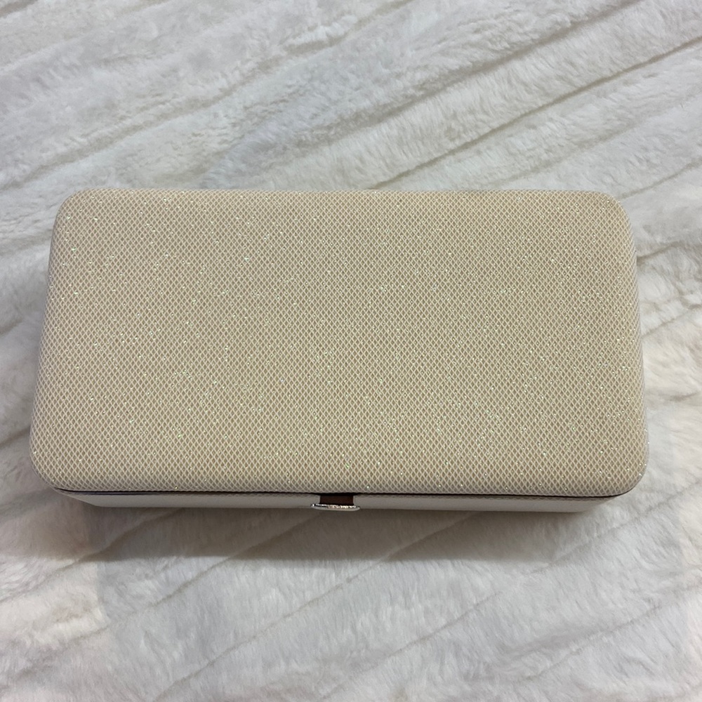 Travel jewelry case.”